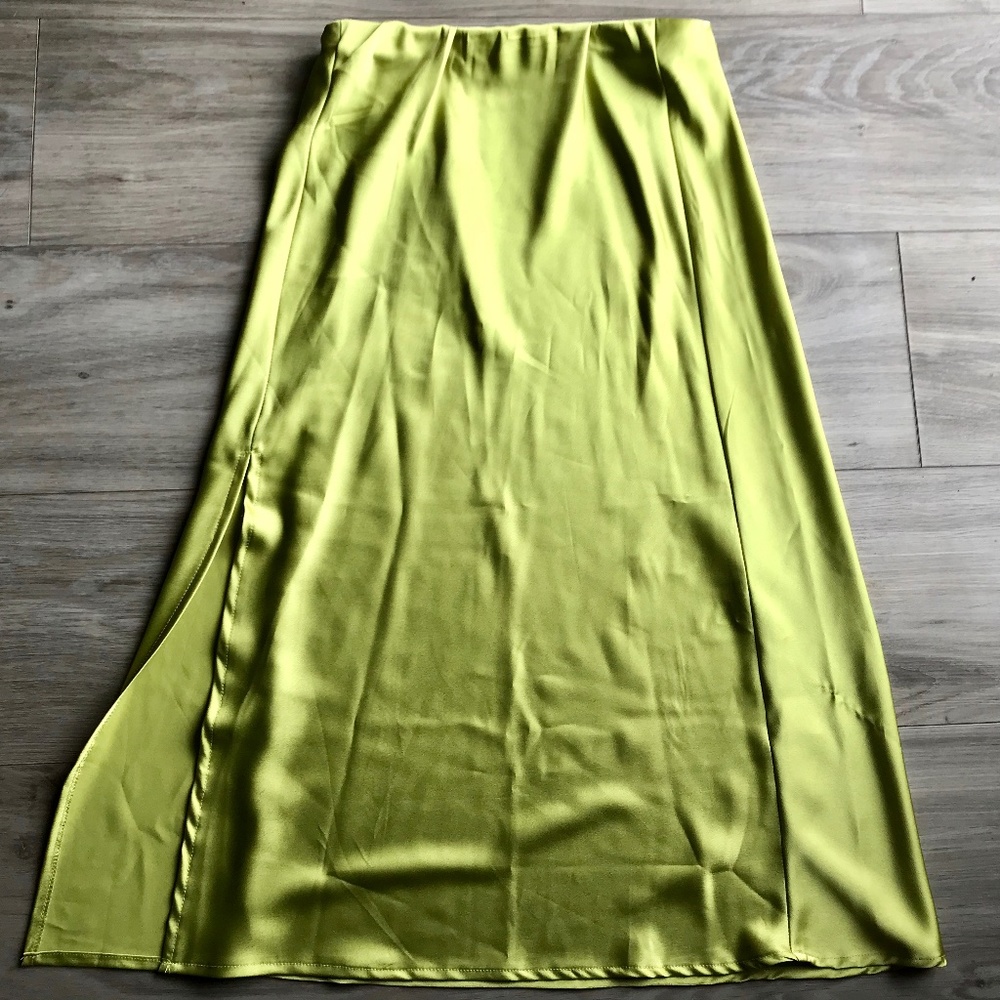 💚Electric lime green satin midi
